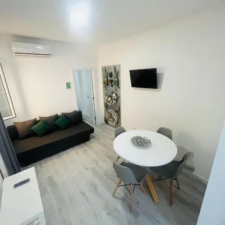 Lisbon Ocean Apartman *